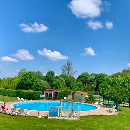 Camping Familial Paisible Avec Piscine, Mobil Home , Chalet, Studio & Emplacement Nue Casties-Labrande Exterior photo