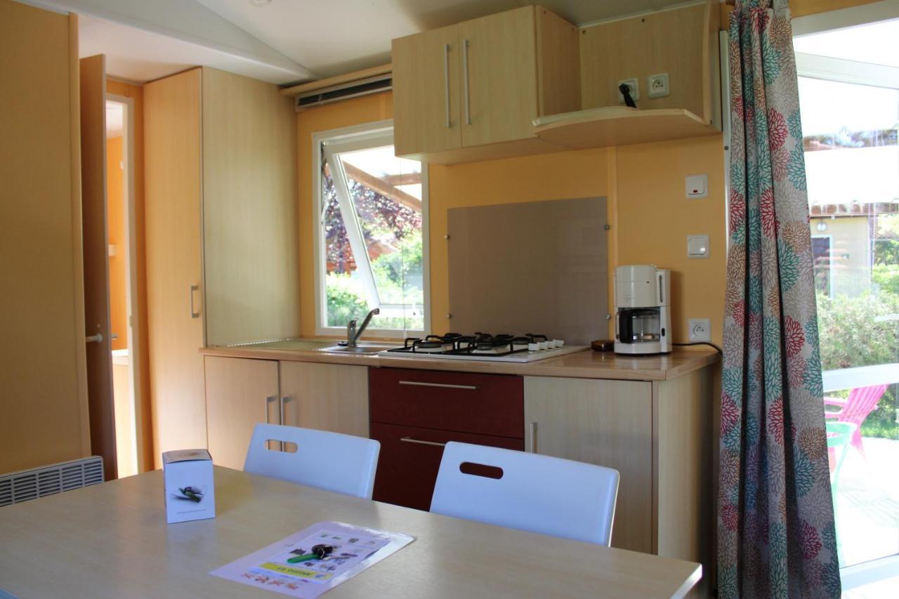 Camping Familial Paisible Avec Piscine, Mobil Home , Chalet, Studio & Emplacement Nue Casties-Labrande Exterior photo