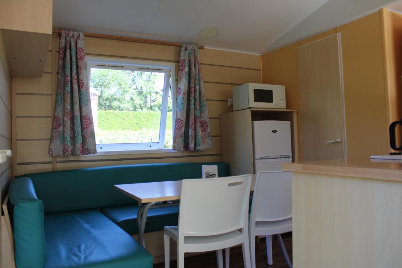 Camping Familial Paisible Avec Piscine, Mobil Home , Chalet, Studio & Emplacement Nue Casties-Labrande Exterior photo