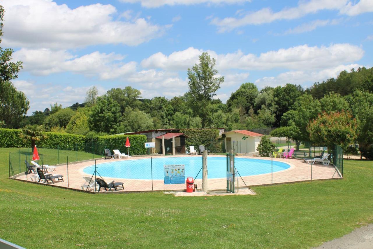 Camping Familial Paisible Avec Piscine, Mobil Home , Chalet, Studio & Emplacement Nue Casties-Labrande Exterior photo