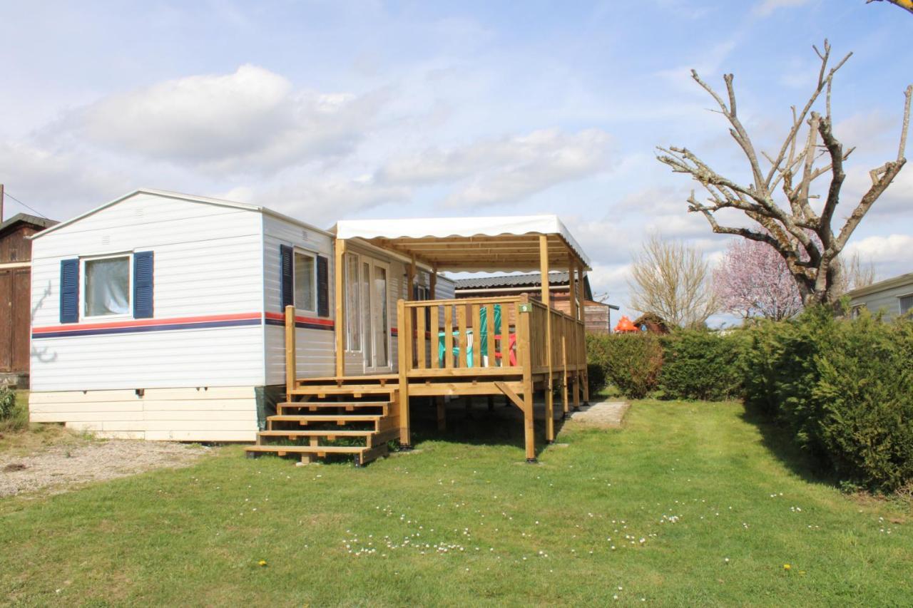 Camping Familial Paisible Avec Piscine, Mobil Home , Chalet, Studio & Emplacement Nue Casties-Labrande Exterior photo