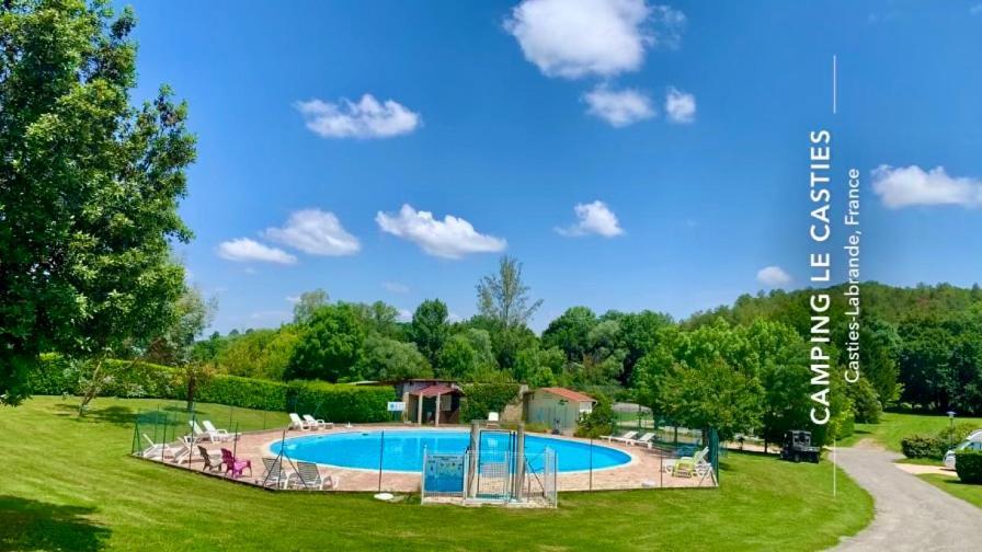 Camping Familial Paisible Avec Piscine, Mobil Home , Chalet, Studio & Emplacement Nue Casties-Labrande Exterior photo