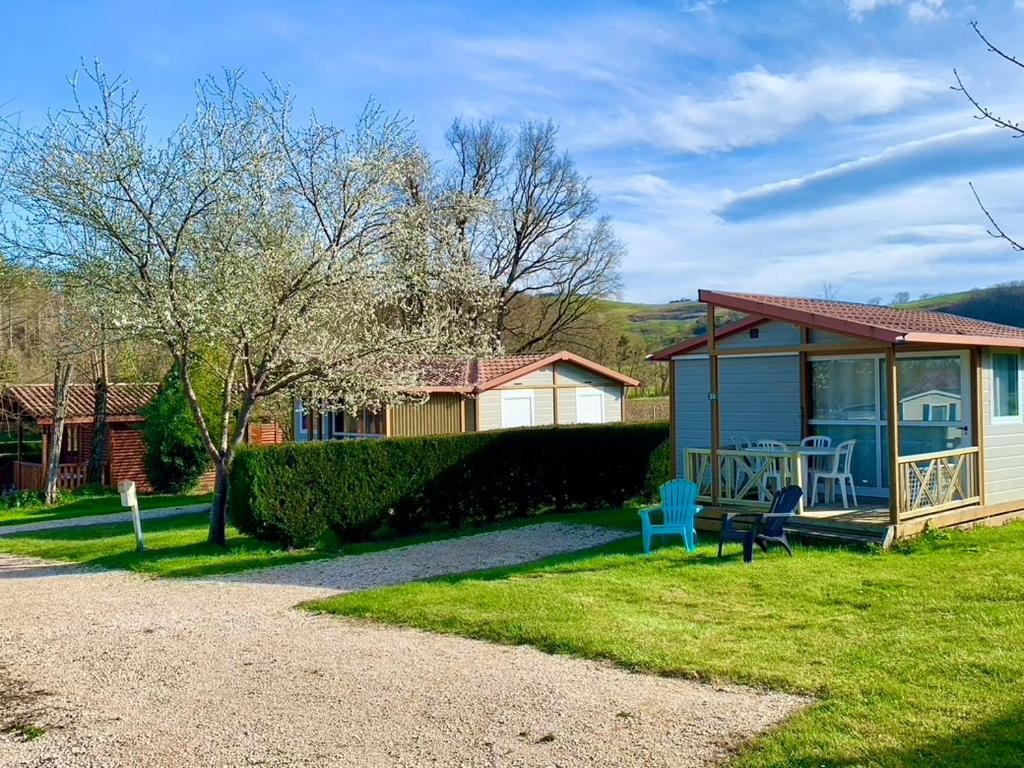 Camping Familial Paisible Avec Piscine, Mobil Home , Chalet, Studio & Emplacement Nue Casties-Labrande Exterior photo