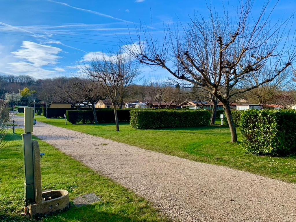 Camping Familial Paisible Avec Piscine, Mobil Home , Chalet, Studio & Emplacement Nue Casties-Labrande Exterior photo