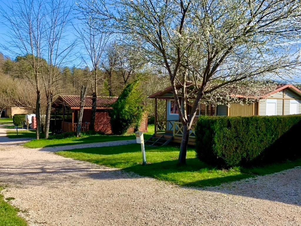 Camping Familial Paisible Avec Piscine, Mobil Home , Chalet, Studio & Emplacement Nue Casties-Labrande Exterior photo