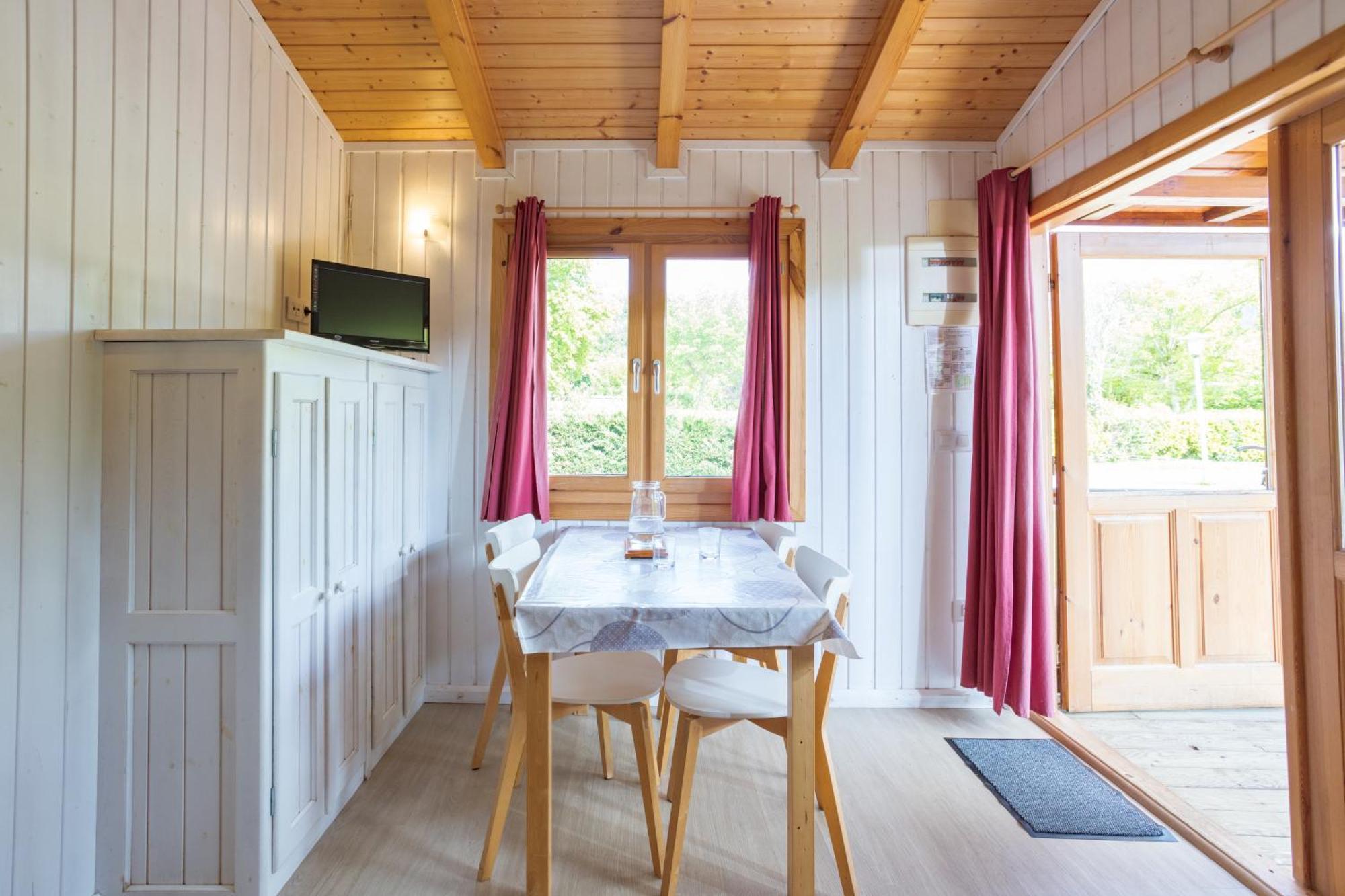 Camping Familial Paisible Avec Piscine, Mobil Home , Chalet, Studio & Emplacement Nue Casties-Labrande Exterior photo