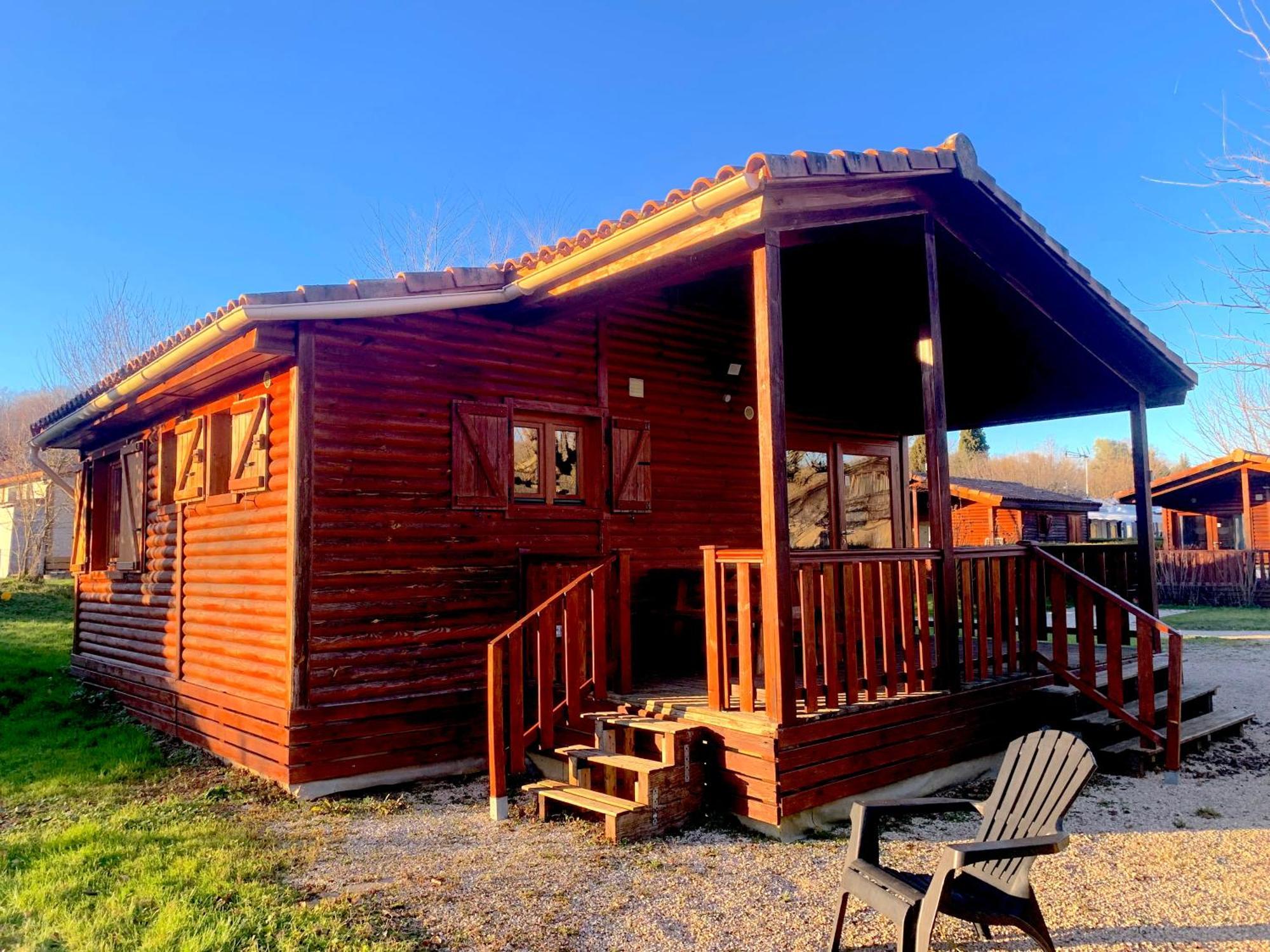Camping Familial Paisible Avec Piscine, Mobil Home , Chalet, Studio & Emplacement Nue Casties-Labrande Exterior photo