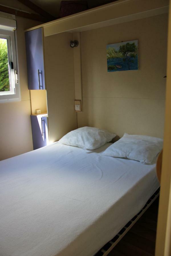 Camping Familial Paisible Avec Piscine, Mobil Home , Chalet, Studio & Emplacement Nue Casties-Labrande Exterior photo