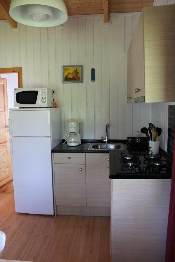 Camping Familial Paisible Avec Piscine, Mobil Home , Chalet, Studio & Emplacement Nue Casties-Labrande Exterior photo