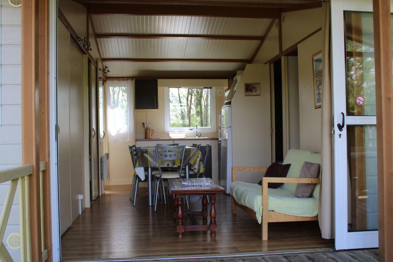 Camping Familial Paisible Avec Piscine, Mobil Home , Chalet, Studio & Emplacement Nue Casties-Labrande Exterior photo