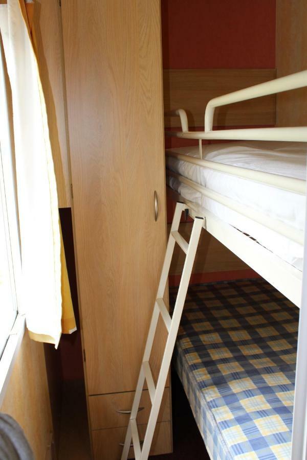Camping Familial Paisible Avec Piscine, Mobil Home , Chalet, Studio & Emplacement Nue Casties-Labrande Exterior photo