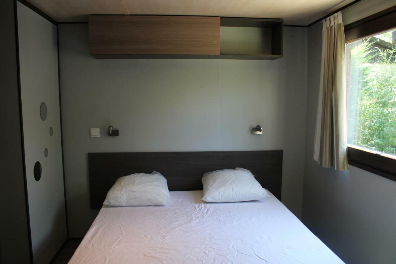 Camping Familial Paisible Avec Piscine, Mobil Home , Chalet, Studio & Emplacement Nue Casties-Labrande Exterior photo